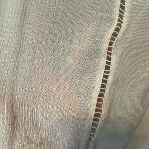 American Eagle top cold shoulder embroidered never worn medium smoke free - Picture 5 of 8